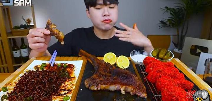 غذا خوردن با صدا؛ خوردن متفاوت چلو گوشت و چلو جگر سرخ شده به سبک پاکستانی  +فیلم