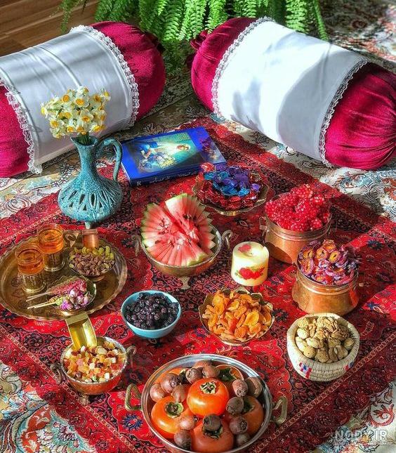 ۳۰ عکس تزیین سفره و میز شب یلدا جدید ۱۴۰۲ برای همه مدل سلیقه ۳۰ عکس تزیین سفره و میز شب یلدا جدید ۱۴۰۲ برای همه مدل سلیقه