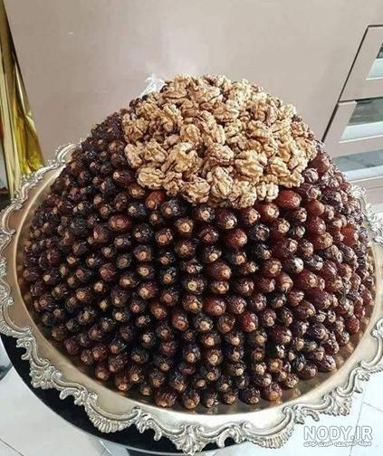 سینی خرمای مجلسی با روکش حلوای تزئین شده مناسب مجلس ترحیم