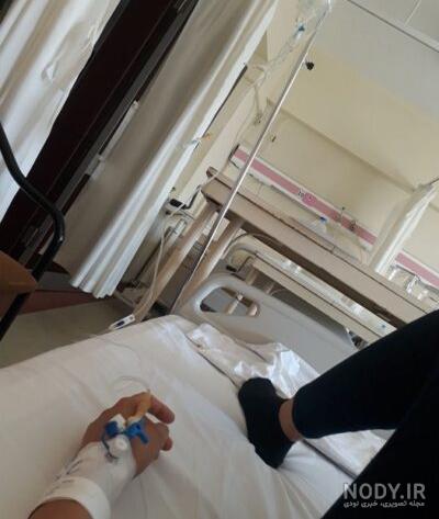 عکس پسر در بیمارستان از پشت شیشه