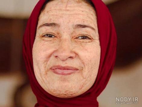 عکس پیرزن تنها