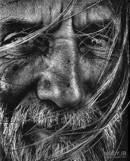 عکس پیرزن تنها