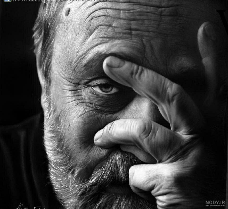 عکس پیرزن تنها