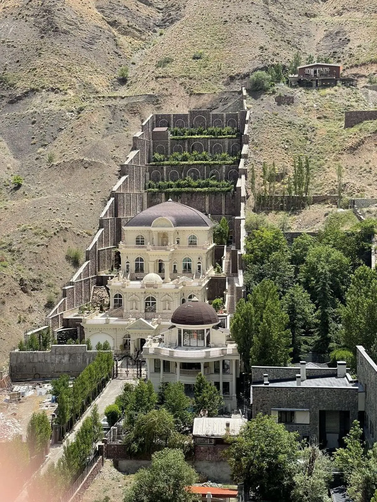 ایسنا - حضور حسن روحانی در منزل سردار شهید سپهبد حاج قاسم سلیمانی
