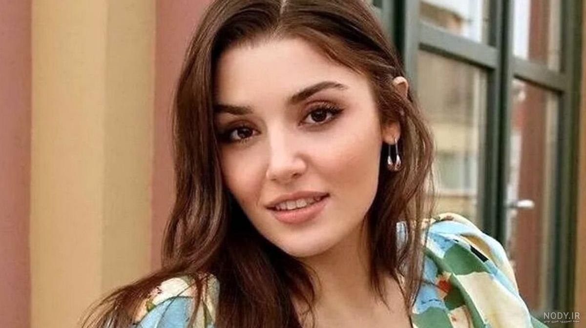 عکس‌های جذاب و خیره‌کننده هانده ارچل در کافه