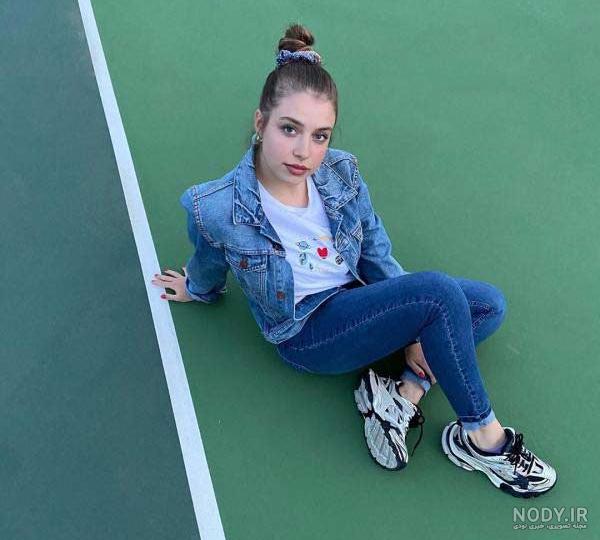 مجله سلبریتی ها و سریال های ترکیه | . گامزه اِرچِل #gamzeerçel خواهر هانده  ارچل #handeerçel عکس بچگی خودش و هانده رو به اشتراک گذاشت و نوشت " چشماش  عین هانده هستش.