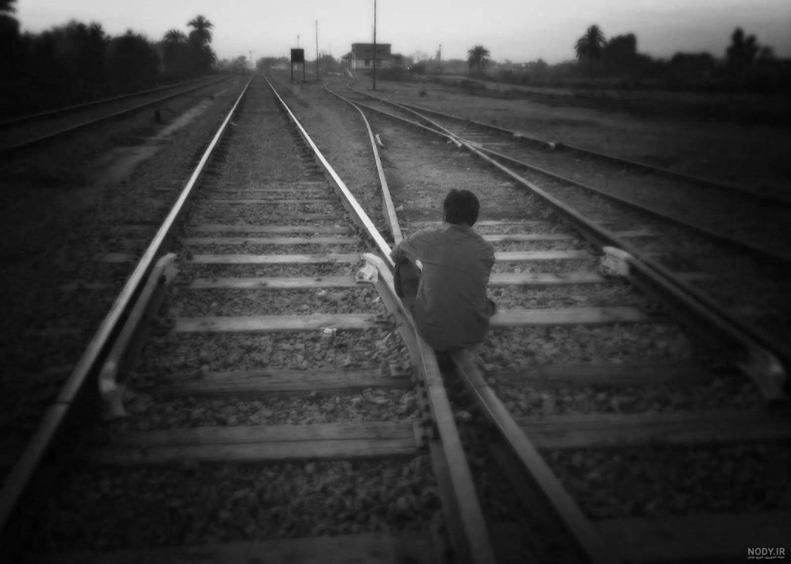عکس پروفایل پسر تنها با جملات در مورد تنهاترین پسر دنیا