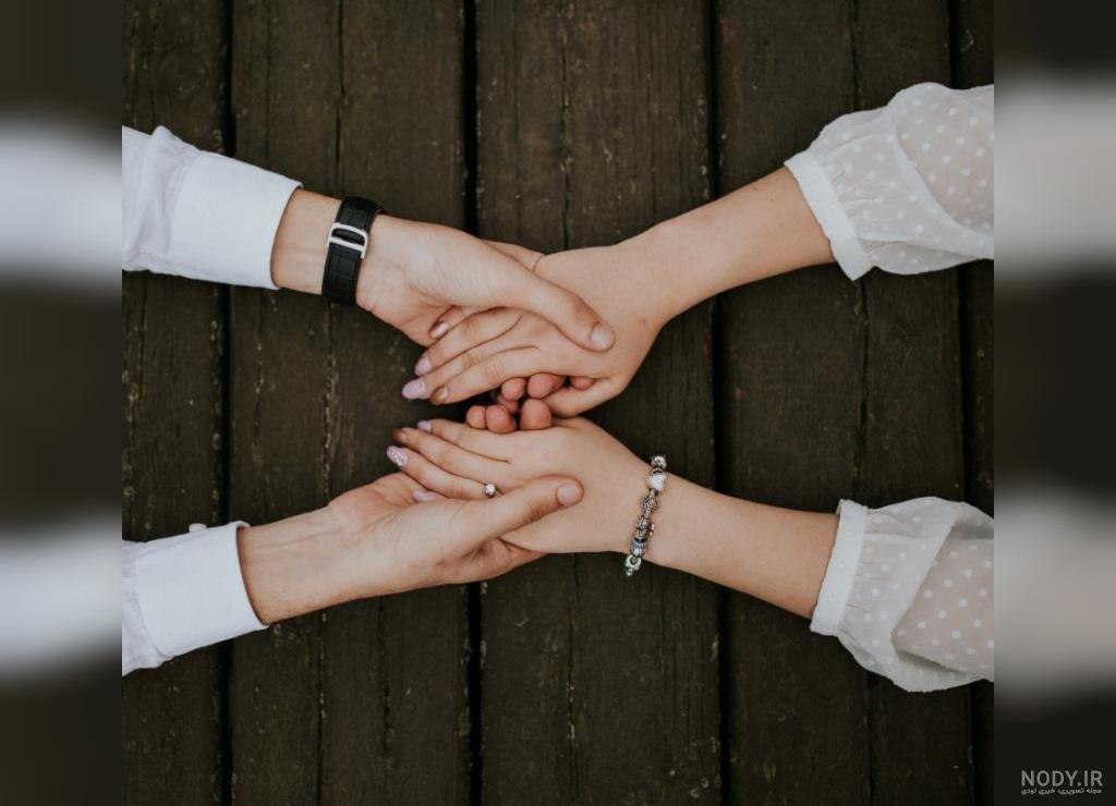 فیک عکس دست عاشقانه طبیعی