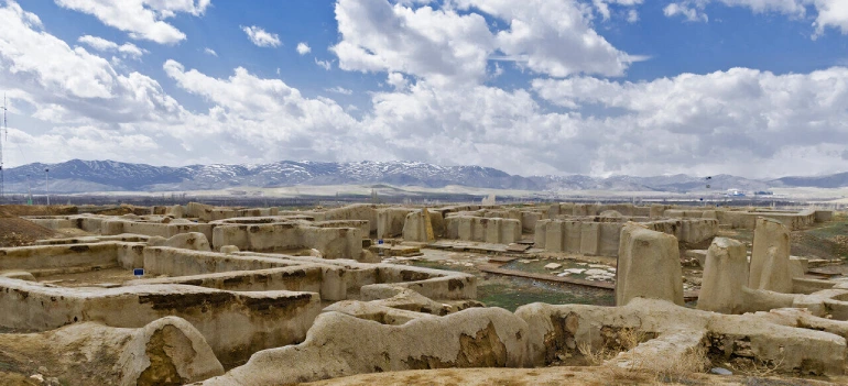 تپه حسنلو آرامگاه عشاق ایرانی