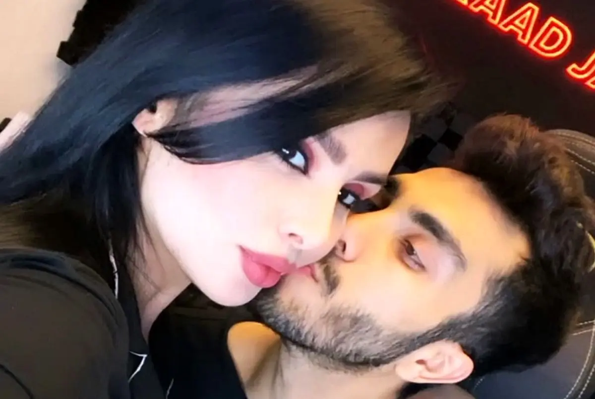 عکس خفن عکس دنیا جهانبخت در استخر با مهراد جم
