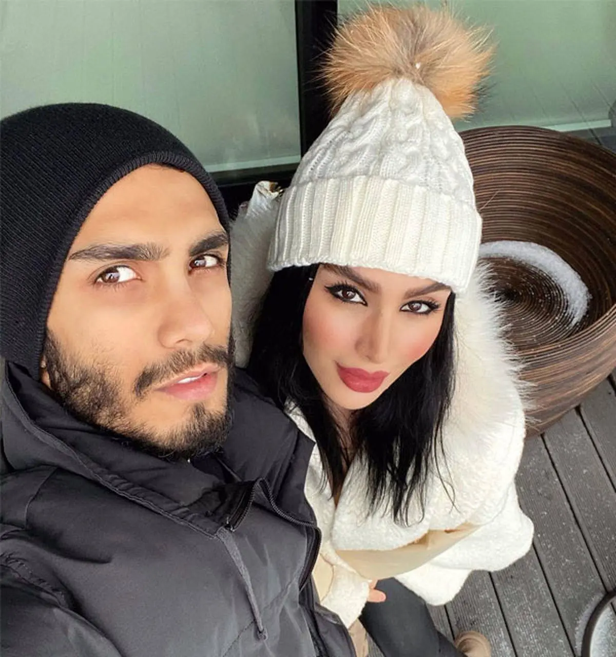 عکس دنیا جهانبخت در استخر با مهراد جم