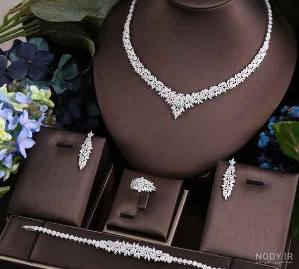 جدیدترین سرویس طلای شیک برای خانم های با سلیقه | اکسسوری | تیپزا