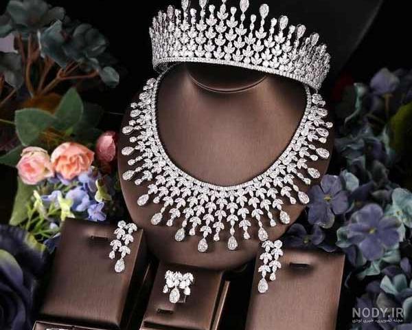 سرویس طلا سفید با انواع طراحی مدرن و خاص 2022 - 1401 - سوربان