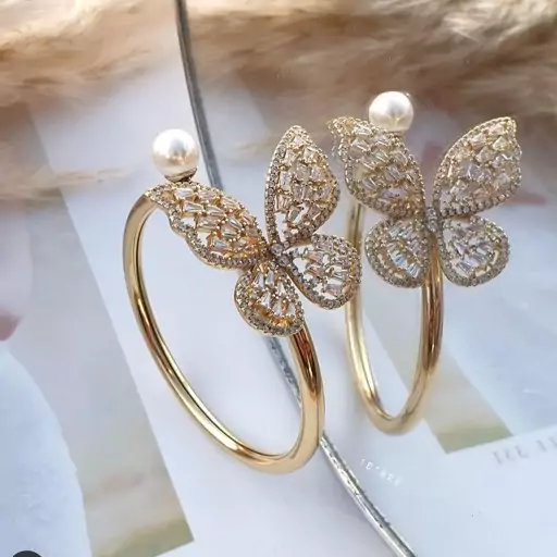 عکس دستبند طلا پروانه