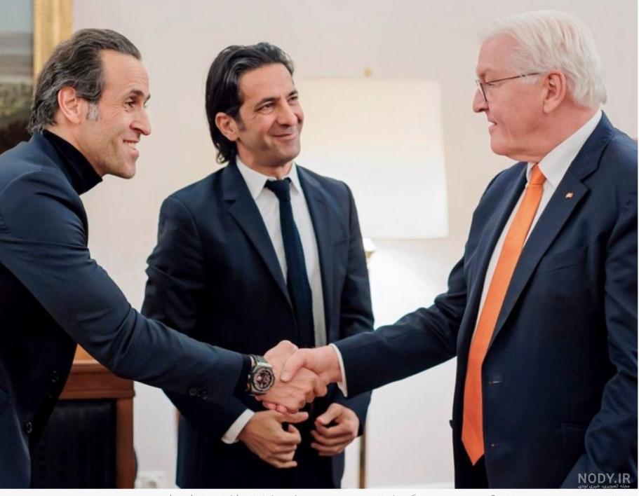 علی کریمی و همسرش و فرزندانش