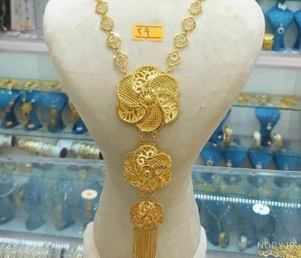 پلاک طلا طرح ورساچ دور کارتیه بزرگ کد P15797 پلاک طلا طرح ورساچ دور کارتیه بزرگ کد P15797