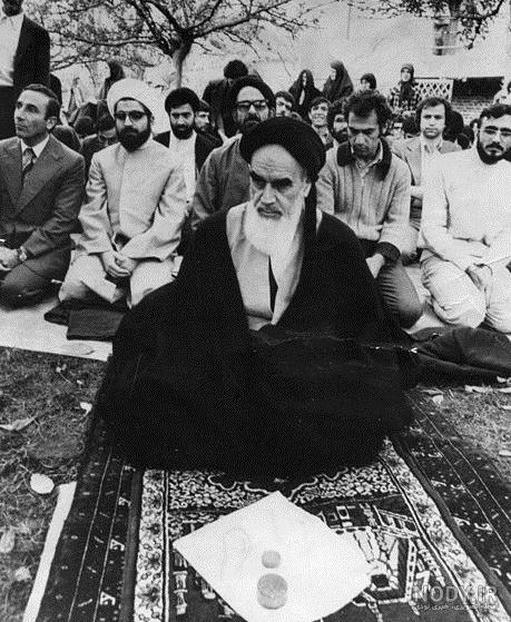 تصویری قدیمی از حسن روحانی و هاشمی‌رفسنجانی با لباس نظامی