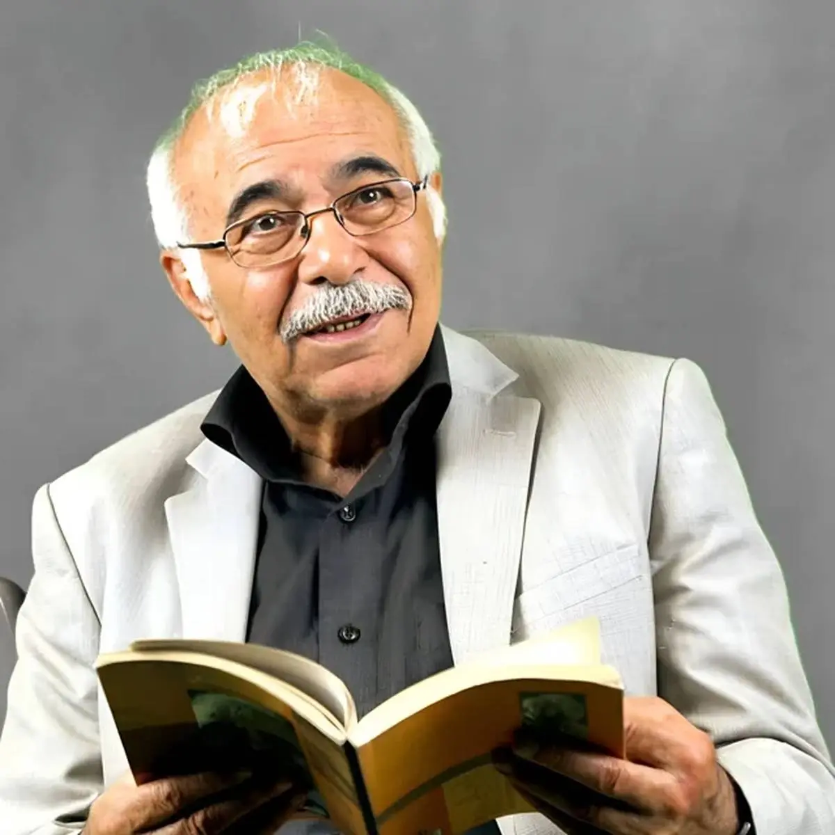 پیکر «محمدعلی بهمنی» شاعر سرشناس کشور وارد بندرعباس شد