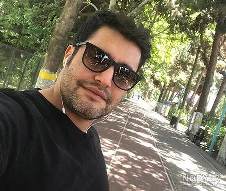 عکس/ خوش و بش امیرمحمد زند و سپیده خداوردی در پشت صحنه یک تئاتر