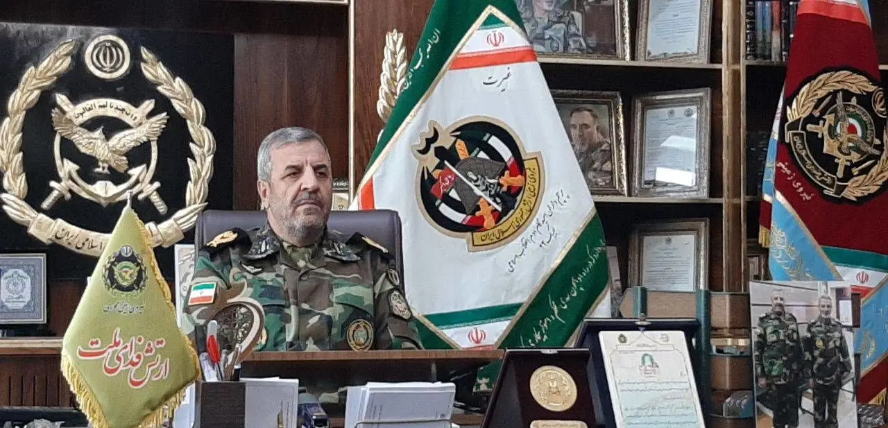 فرمانده ارتش در غرب کشور: داعشی ها دیگر جرأت نزدیک شدن به مرزهای غرب ایران  را ندارند/ دست دشمن متجاوز را از بیخ قطع می کنیم - تسنیم