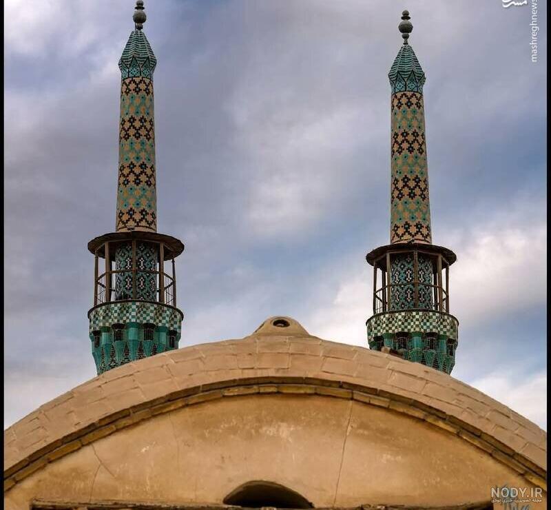 نمای چشمگیر مسجد امیر چخماق در میدان اصلی شهر باستانی یزد در ایران 1559661