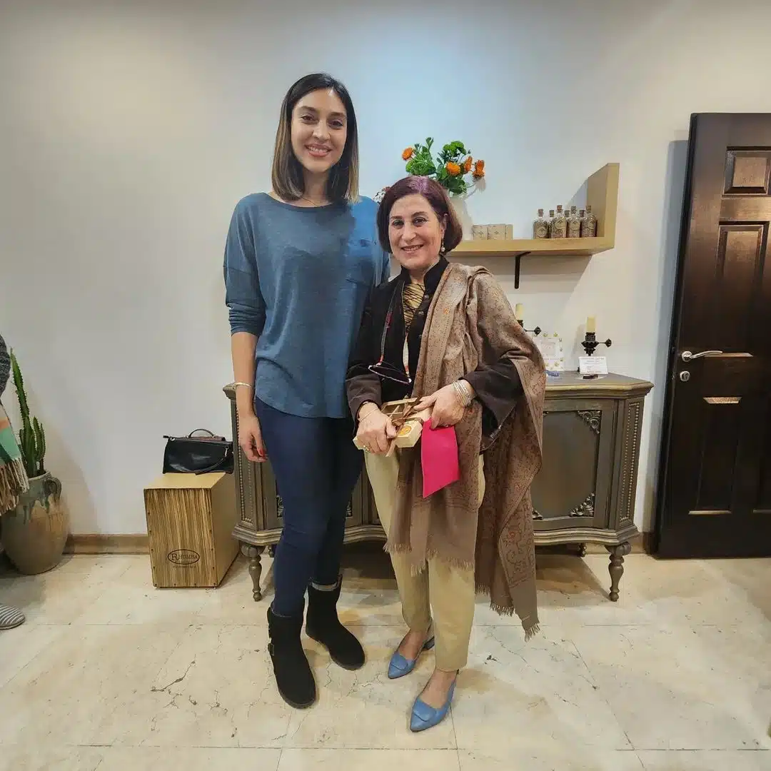کلیپ طنز جدید فاطی ؛ دختر قاجار vs دختر الان ؛ طنز خودفاطی ؛ طنز خنده دار کلیپ طنز جدید فاطی ؛ دختر قاجار vs دختر الان ؛ طنز خودفاطی ؛ طنز خنده دار