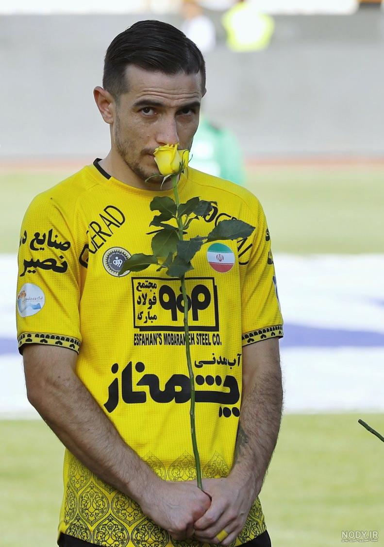 عکس فرشاد احمدزاده با لباس پرسپولیس