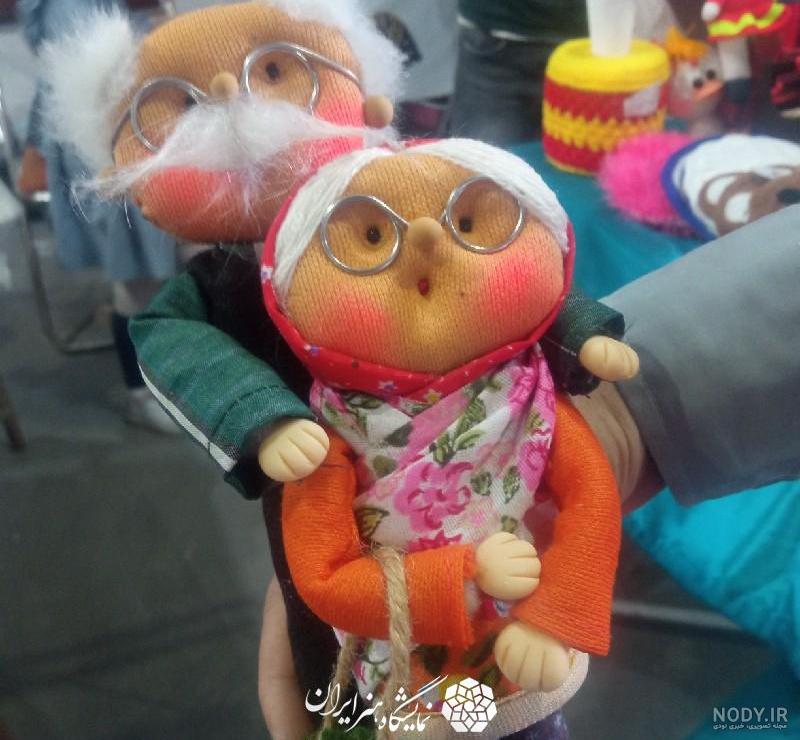 تصویر یک خانواده شاد با پدربزرگ و مادربزرگشان در پس زمینه سفید 1079605 تصویر یک خانواده شاد با پدربزرگ و مادربزرگشان در پس زمینه سفید 1079605