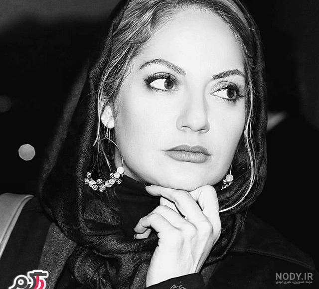 لباس زننده مهناز افشار در آغوش مردان خیابانی / خودفروشی برای دیده شدن؟ لباس زننده مهناز افشار در آغوش مردان خیابانی / خودفروشی برای دیده شدن؟