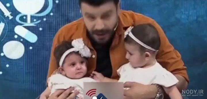 ., حضور ناگهانی همسر و دختر پیمان طالبی, امروز وسط انتن زنده برای تبریک روز  پدر😍, کــ‌ادو بهش جوراب دادن😂, .