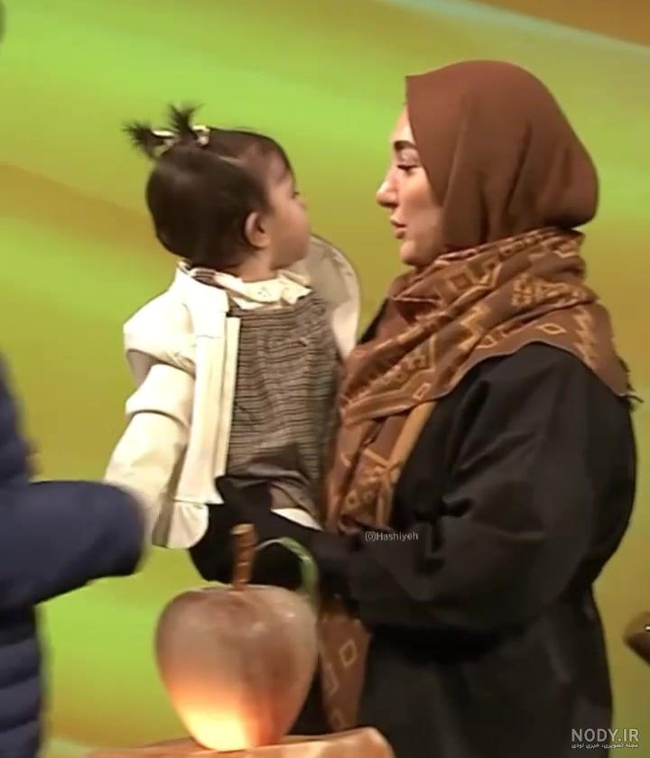 غافلگیری مجری با دیدن همسر و فرزندش - طبیب ۱۴۰۲ | پخش زنده شبکه 3 - ۴ بهمن  ماه ۱۴۰۲