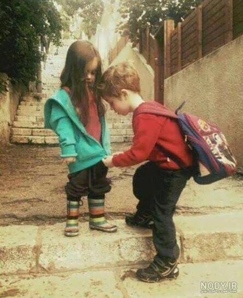 53 ایده ژست عکاسی خواهر برادری - ژست‌های دونفره خواهرانه و برادرانه — لنزآپ