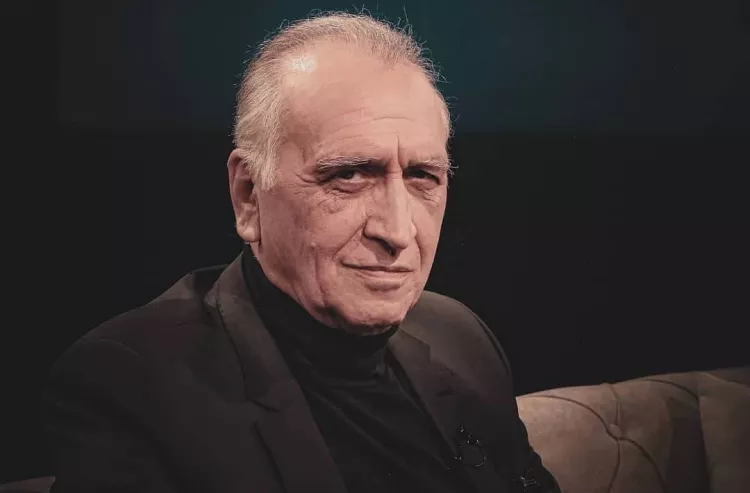 بغض احمد نجفی و همسر خارجی اش به عکس مشترک رهبر انقلاب بغض احمد نجفی و همسر خارجی اش به عکس مشترک رهبر انقلاب