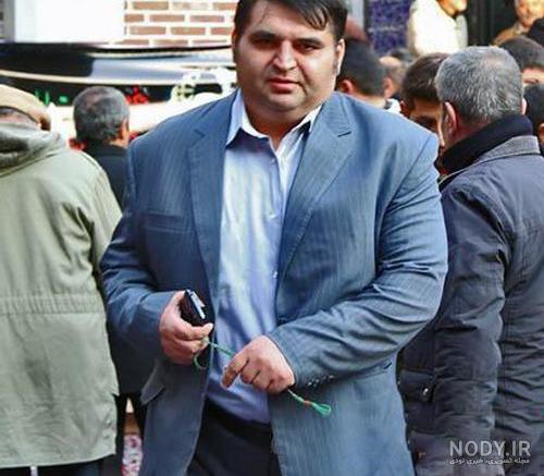همسر نوزده ساله شهید دانیال رضا زاده تک و تنها مراسم سالگرد ازدواجش رو بر  سر مزار دانیال گرفت. روحت شاد با غیرت😔🖤 - فیلم ویسگون