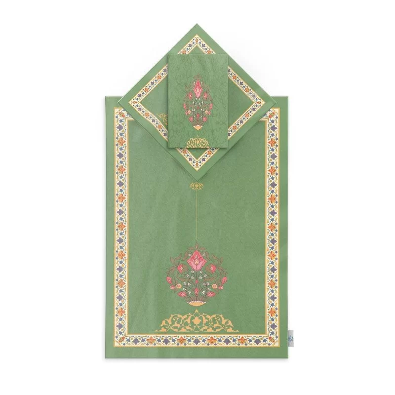 عکس سجاده نماز با طراحی زیبا از گل و پروانه و برگ – عکس با کیفیت و تصاویر  استوک حرفه ای