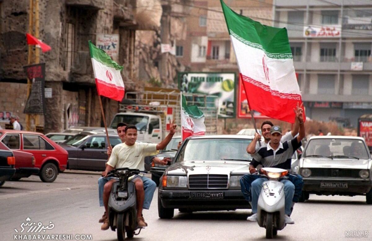 شادی مردم تهران در میدان ونک/تصاویر شادی مردم تهران در میدان ونک/تصاویر
