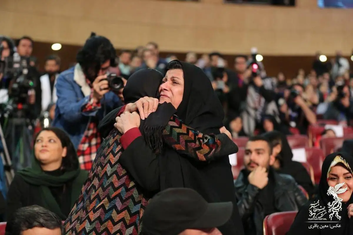آخرین خبر | مواجهه مادر حقیقی شخصیت «فائزه» با الناز شاکردوست آخرین خبر | مواجهه مادر حقیقی شخصیت «فائزه» با الناز شاکردوست