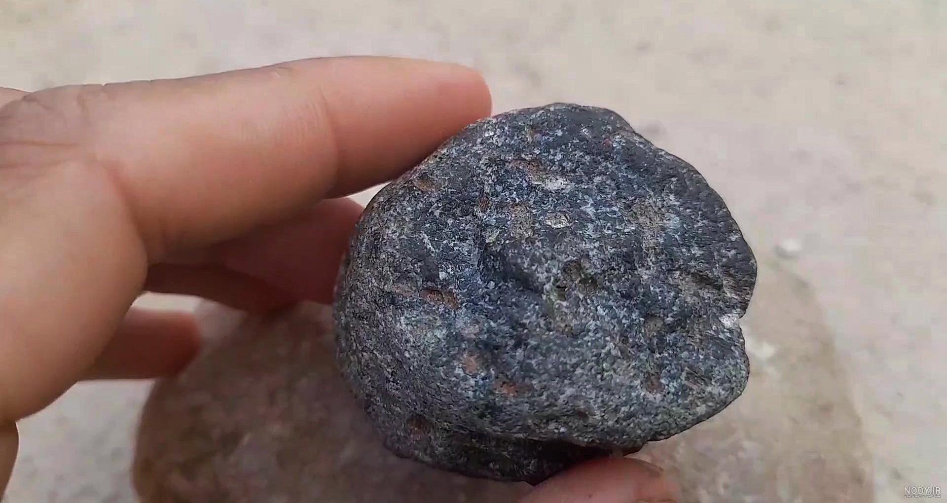موسسه گوهر شناسی قومس – نشانه های آب در سنگی که با پای خود از بهرام به زمین آمد موسسه گوهر شناسی قومس – نشانه های آب در سنگی که با پای خود از بهرام به زمین آمد