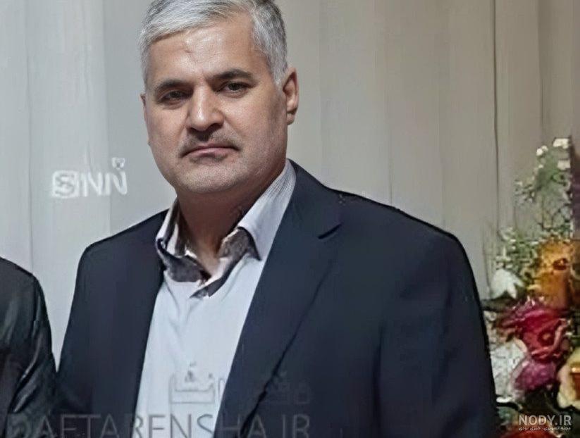 حوزه هنری - 📷 بازدید عین‌الدین صادق‌زاده از نمایشگاه «روضه بهشت»