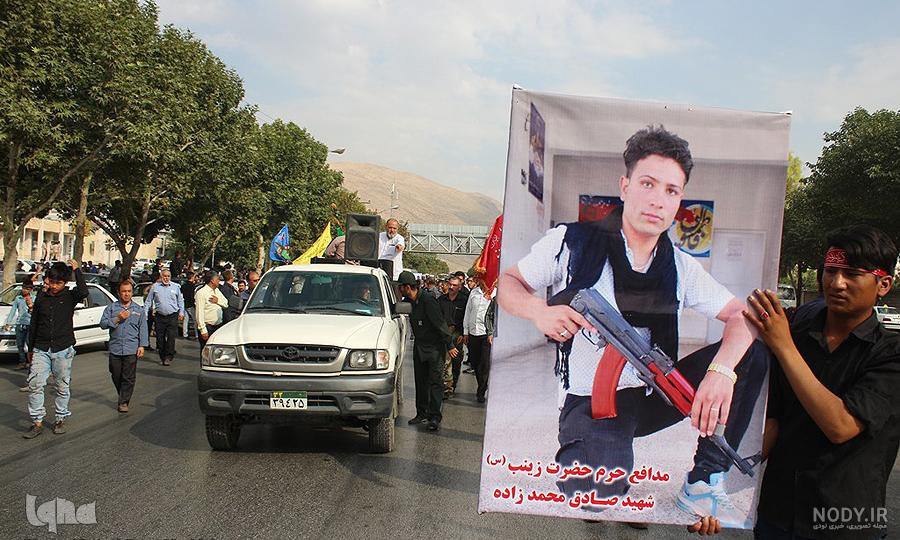 وداع خانواده شهید مدافع حرم «صادق محمدزاده» با پیکر شهید/ شیراز