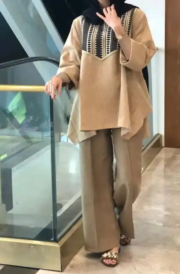 مدل مانتو قهوه ای و کرم فوق العاده شیک؛ طرح هایی که هر جایی پیدا نمیشه! مدل مانتو قهوه ای و کرم فوق العاده شیک؛ طرح هایی که هر جایی پیدا نمیشه!