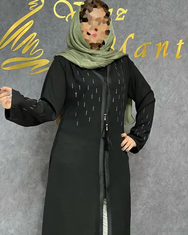 جدیدترین مدل مانتو مجلسی بلند مشکی کرپ زنانه ؛ برای خانم های باوقار و  سرسنگین - حاشیه نیوز