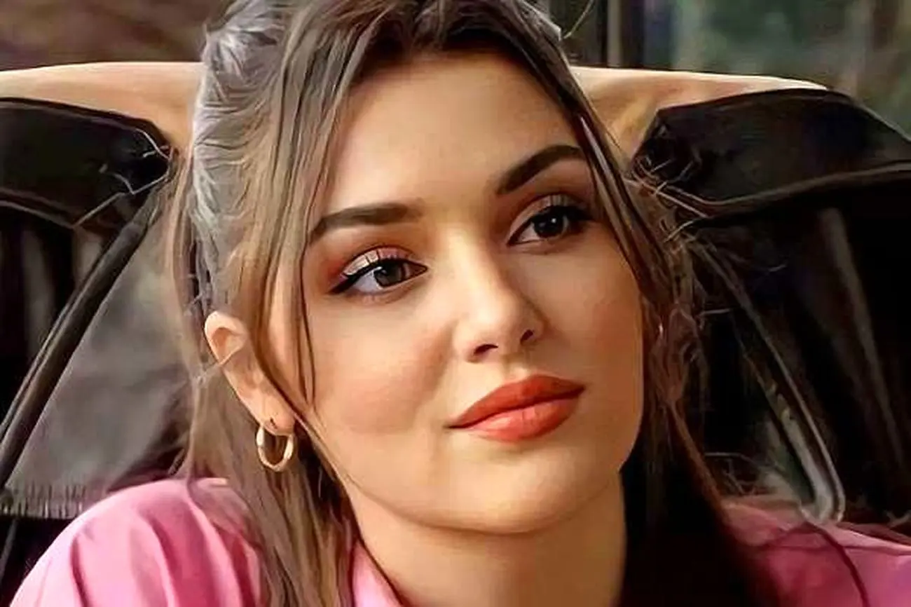 عکسی متفاوت از چهره بدون آرایش هانده ارچل عکسی متفاوت از چهره بدون آرایش هانده ارچل