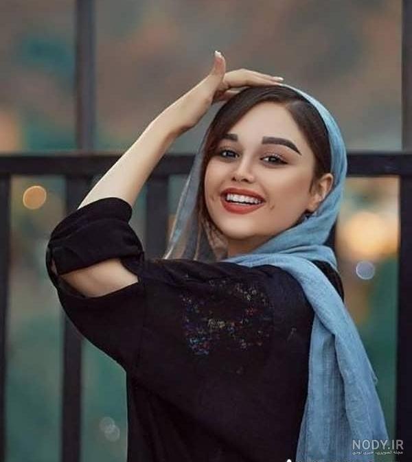 ژست عکس اینستاگرامی