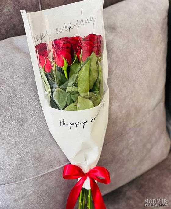 عکس گل روی صندلی ماشین