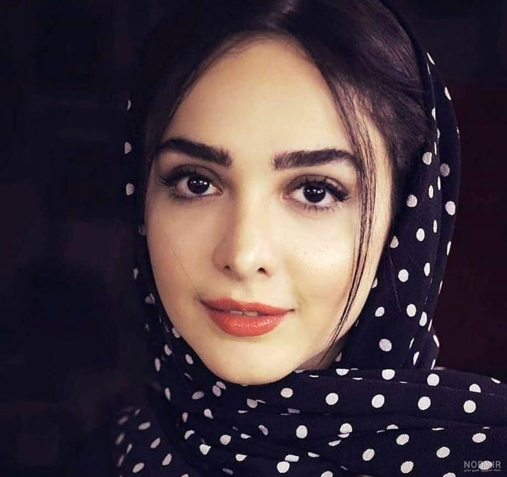 فرارو | چهره زهره ساداتی بازیگر «لحظه گرگ و میش» در فرانسه