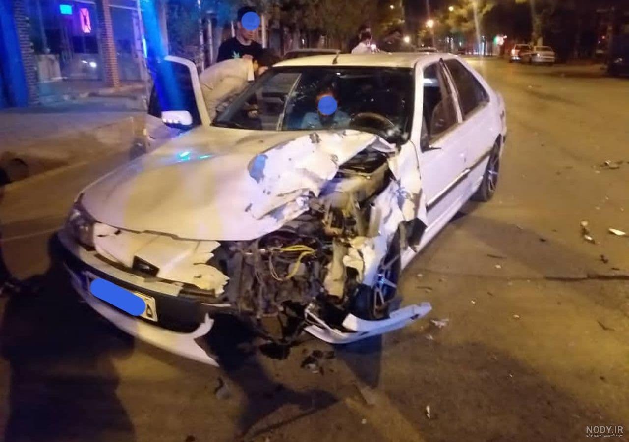مشرق نیوز - عکس/ برخورد خودرو پژو پارس با موانع کنار خیابان