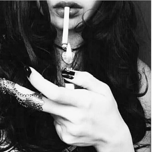 عکس خفن عکس سیگار کشیدن دختر غمگین