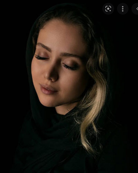 صحرا اسدالهی با تیل و استایل عجیب در حاشیه اکران خصوصی فیلم مُما+عکس و  بیوگرافی