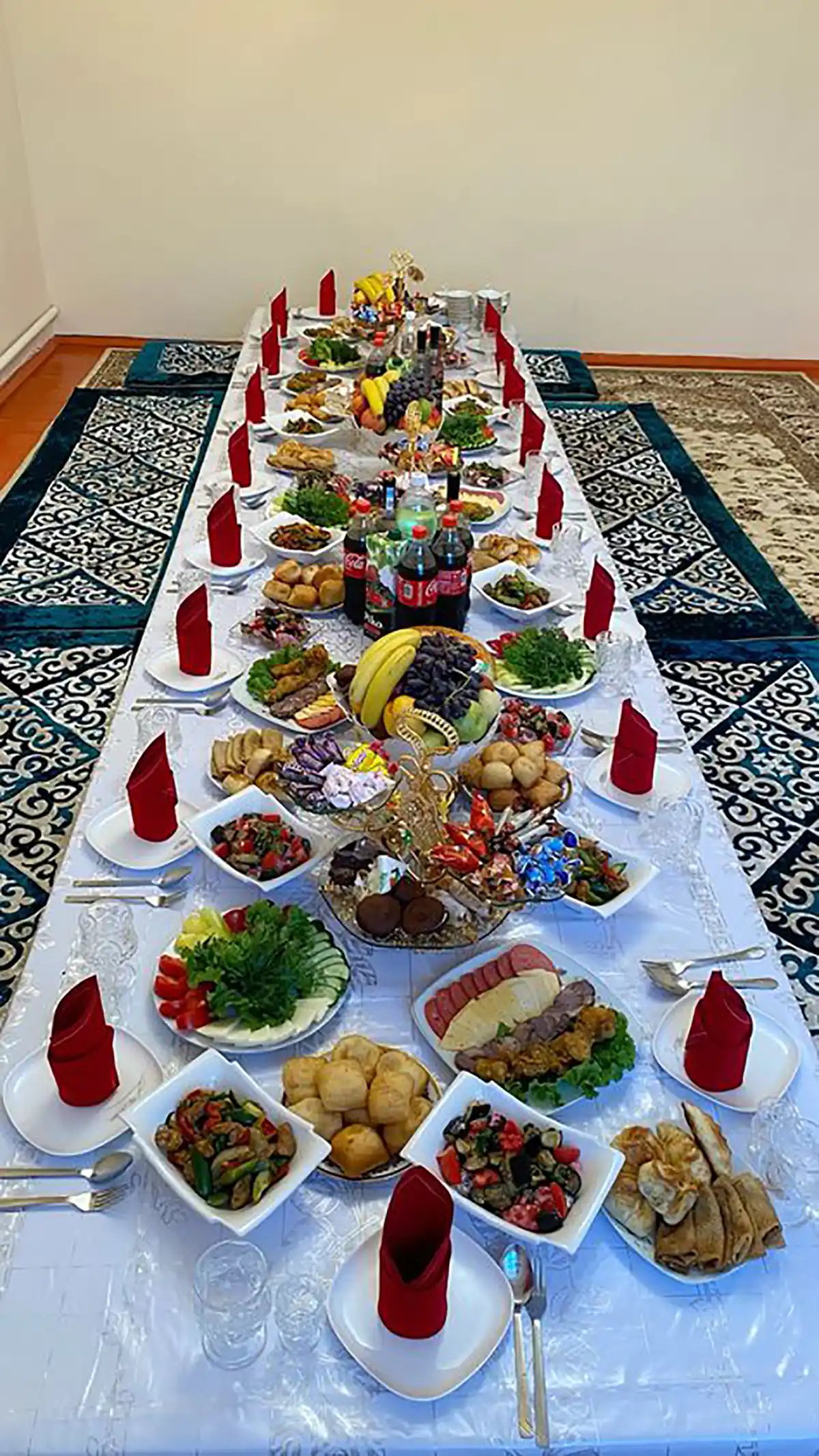 تزیین سفره غذا 1401 | تزیین سفره مهمانی | عکس سفره غذا ساده | تزیین سفره  شام عید